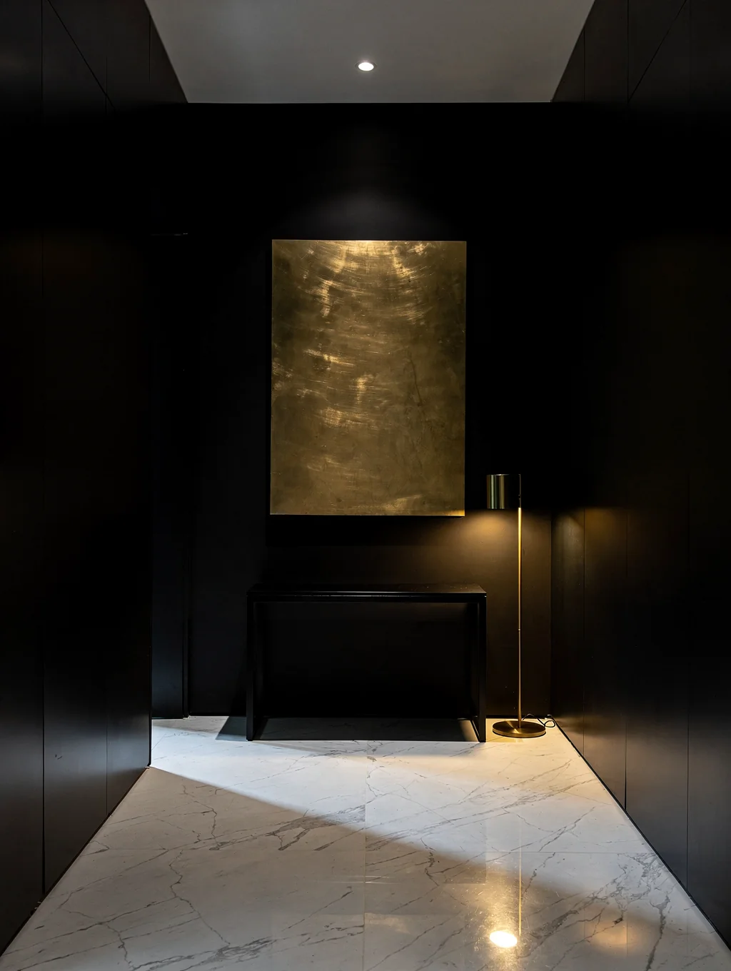Monolithic brass sun-ray lamp installation